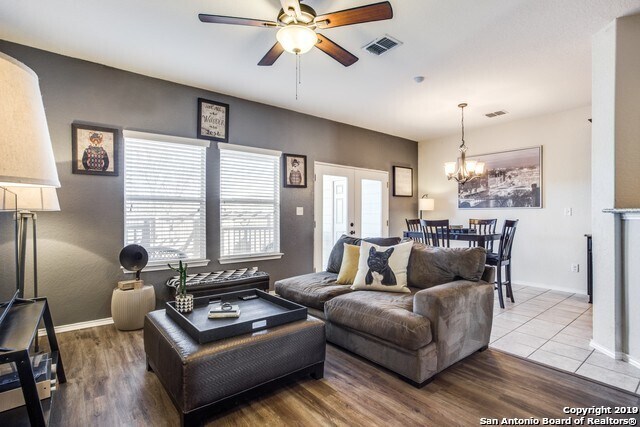 Building Photo - Stone Oak Town Home