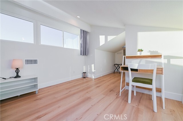 Building Photo - 15 Camphor S