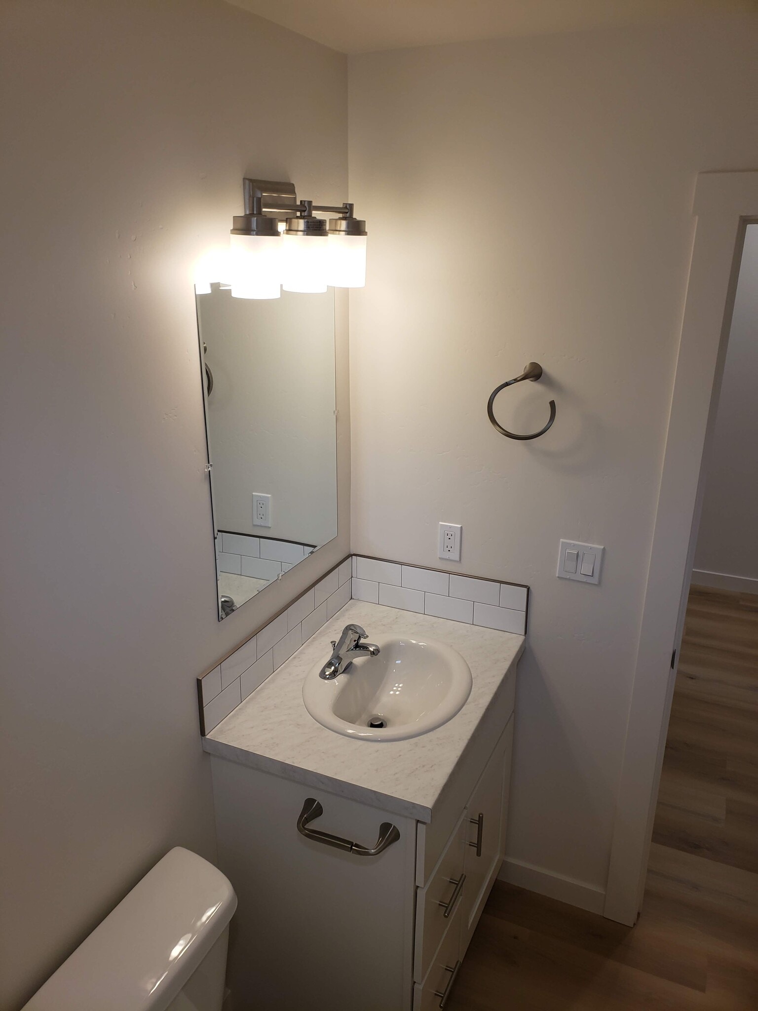 Building Photo - 712 Schodde Ave