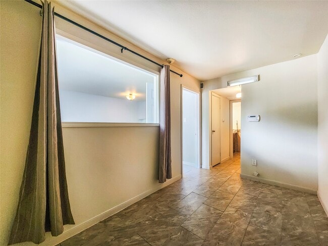 Building Photo - 2820 S Bartell Dr