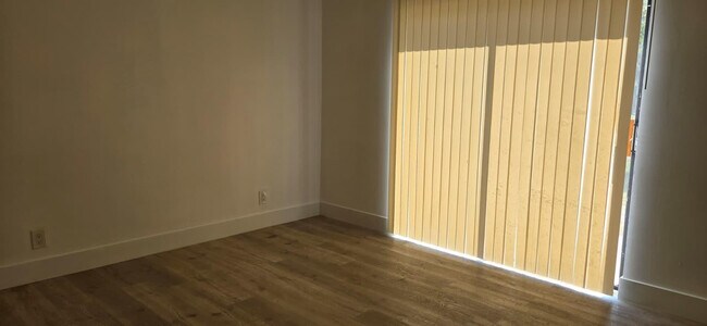 Building Photo - 10930 Royal Palm Blvd