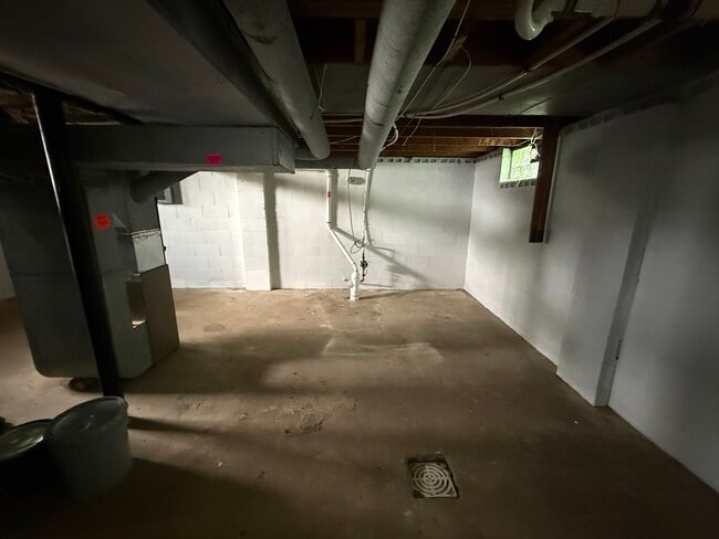 Building Photo - 182 Crystal Lake Dr