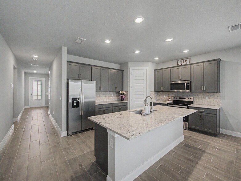Building Photo - 9049 Dahlia Cir