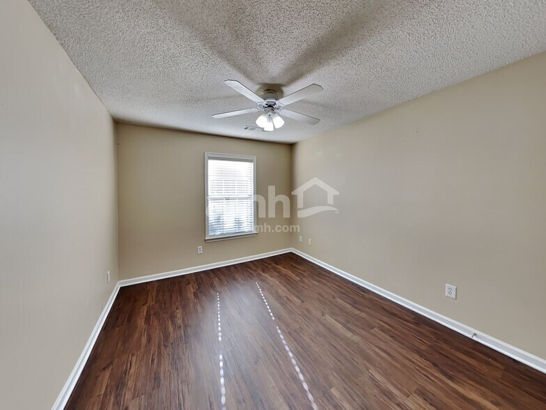 Building Photo - 3450 Ridgefair Dr