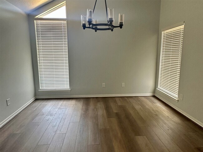 Building Photo - 15711 4 Leaf Dr