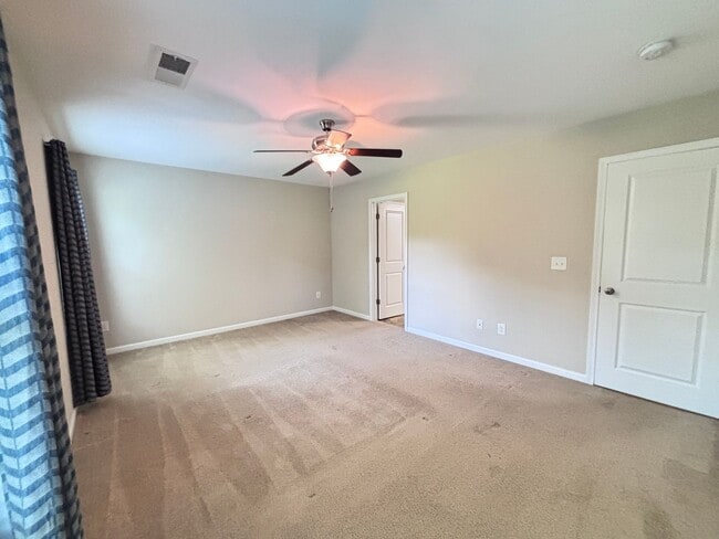 Building Photo - Modern 2-Bedroom Suite Home Near Hospitals...