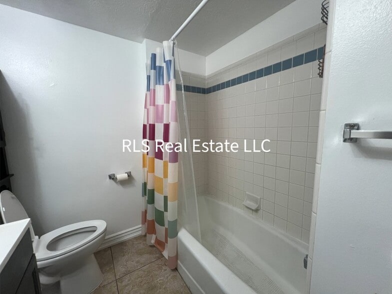 Building Photo - 1541 Riverside Ave