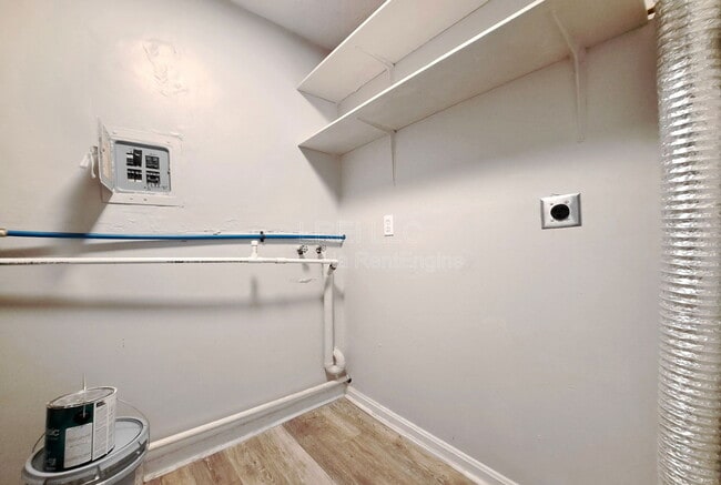 Building Photo - 407 Garrison Ct
