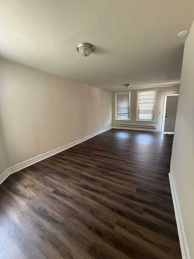 Building Photo - 3 BED 1.5 BATH HOME FOR RENT.