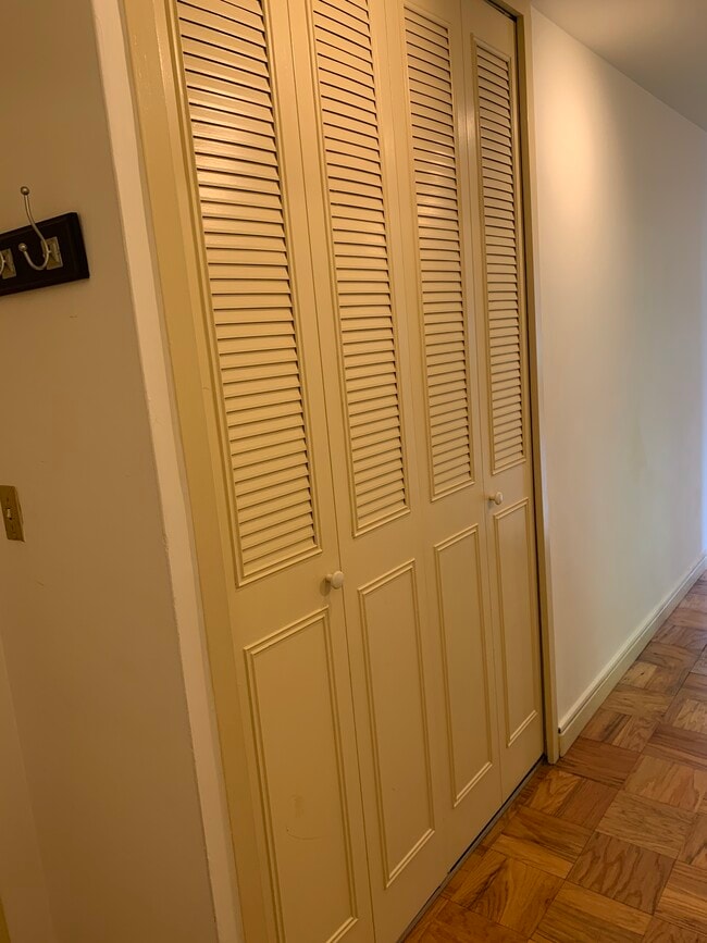 Building Photo - 112 Washington Pl