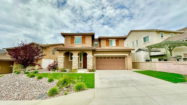 Building Photo - Lovely Two Story Home in the Newer Communi...