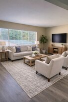 Building Photo - 842 N Screenland Dr