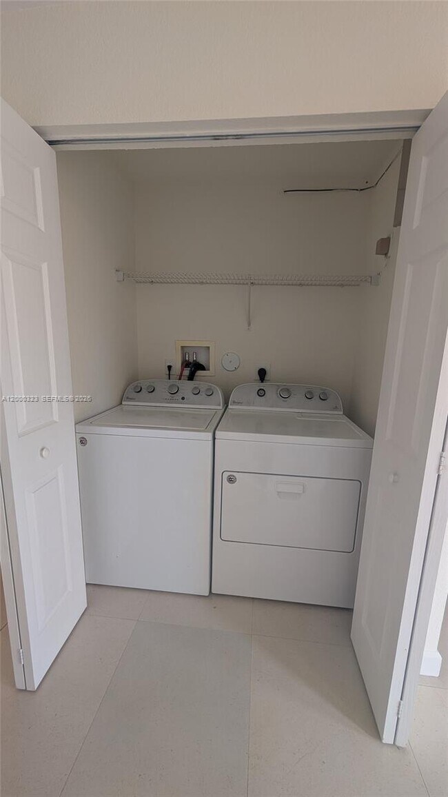 Building Photo - 5910 Royal Way