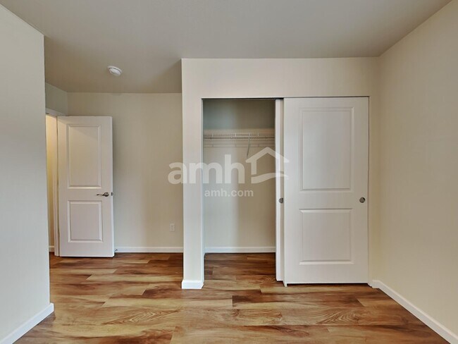 Building Photo - 9011 NE 165th Ave