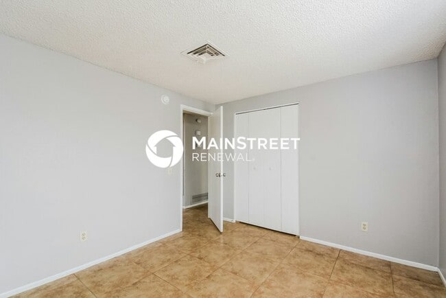 Building Photo - 2 Bedroom Pet-Friendly Home in Tucson, AZ with Main Street Renewal