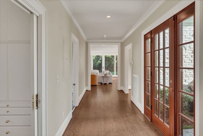 Building Photo - Luxury unfurnished 4BR/4.5BA Tudor in Belle Meade Links.