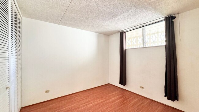 Building Photo - CONVENIENTY LOCATED AND SPACIOUS 2BD/2BA C...