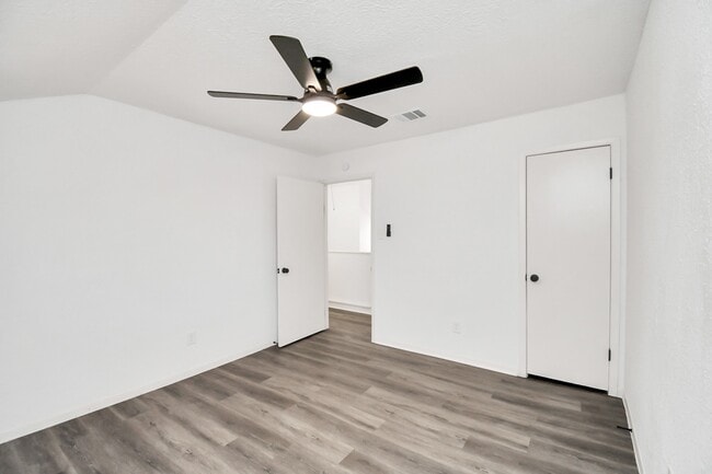 Building Photo - 7022 Castleview Ln