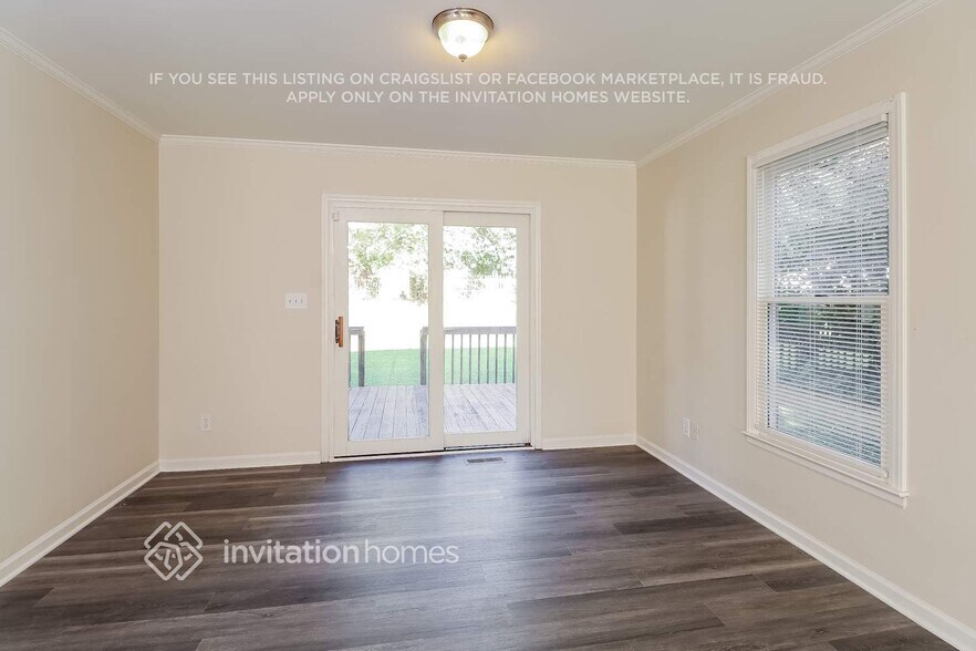 Building Photo - 1811 Southridge Dr