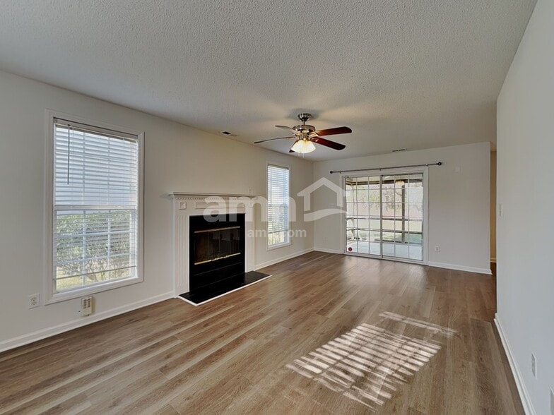 Building Photo - 2803 Stadium Dr