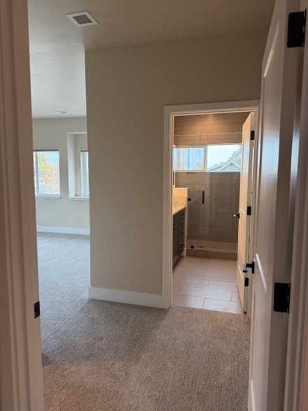 Building Photo - 1404 NW Kingston Ave