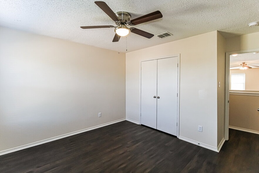 Building Photo - 8712 Cove Meadow Ln