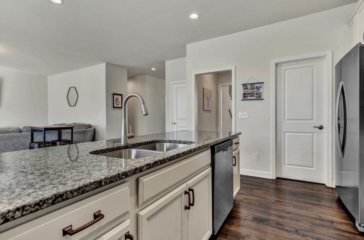 Building Photo - 62 Boxwood Ln