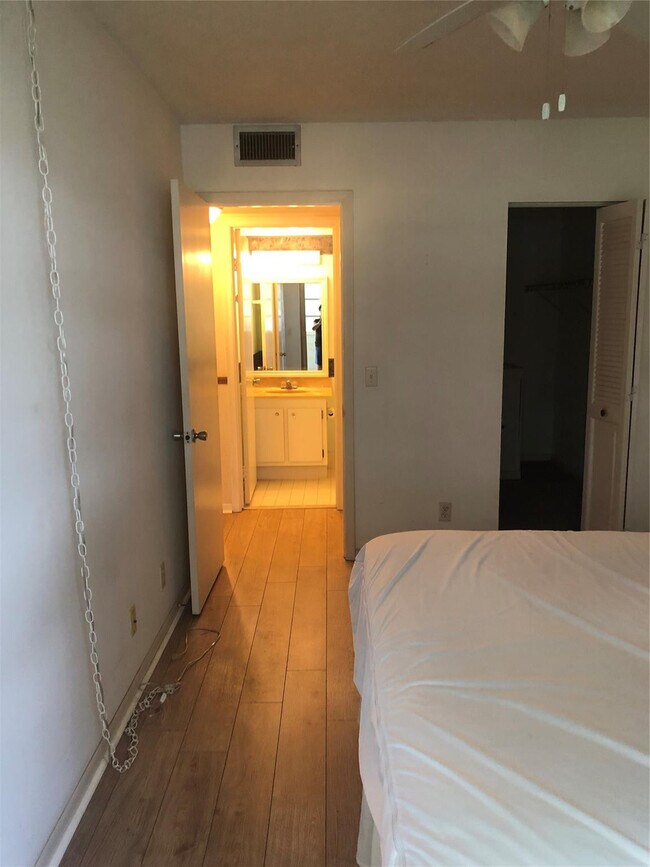 Building Photo - 151 SW 135th Terrace