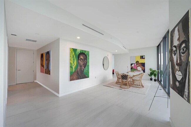 Building Photo - 900 N Ocean Blvd