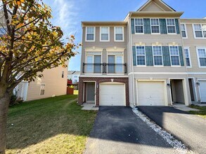 Building Photo - Stunning 3 Bed 3.5 Bath End Unit Townhome In Powells Run Village