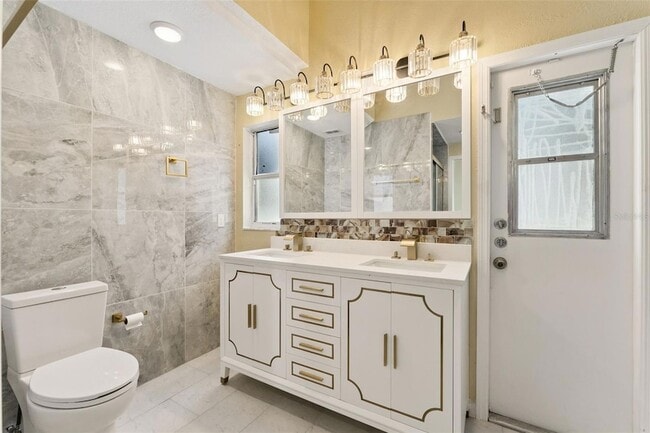 Building Photo - 439 Majesty Dr