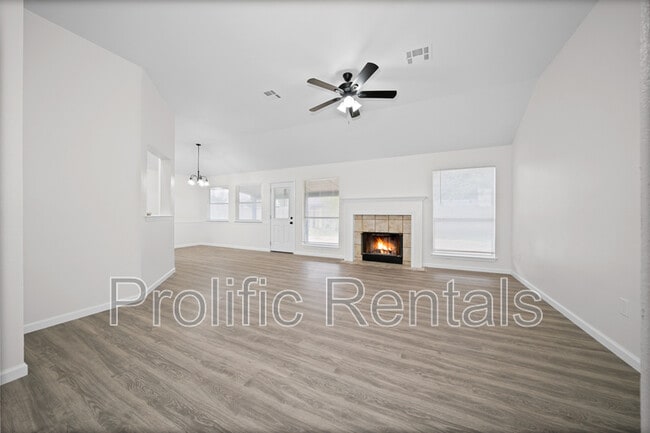 Building Photo - 4417 Briarwood Dr