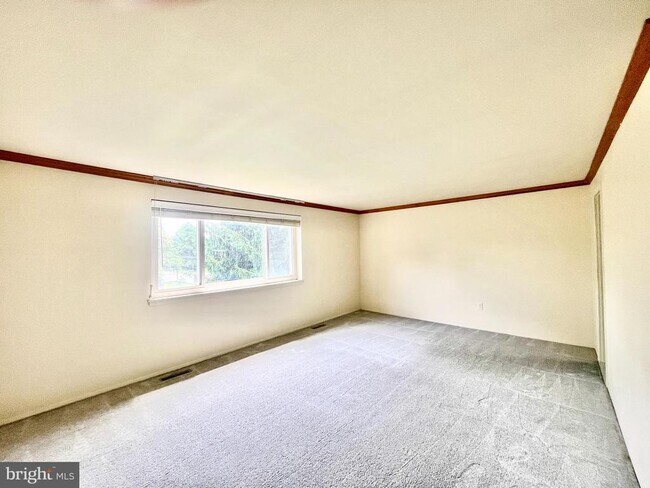 Building Photo - 1 Crotona Ct