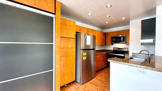 Building Photo - 2 BED/2 BATH/2 PRKG + Washer/Dryer INSIDE ...