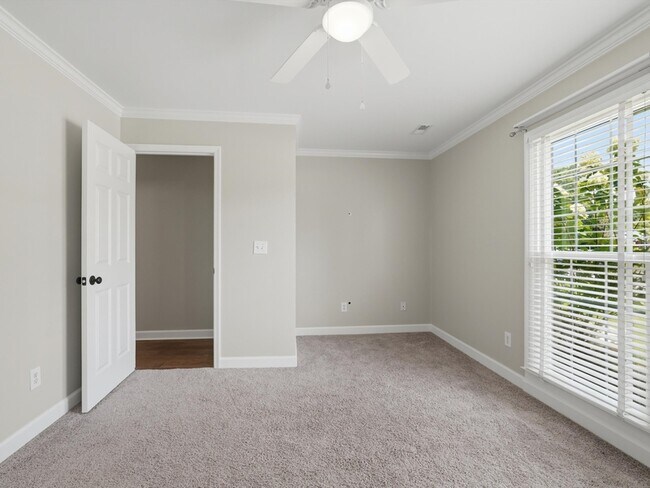 Building Photo - 2819 Willowick Tr SE