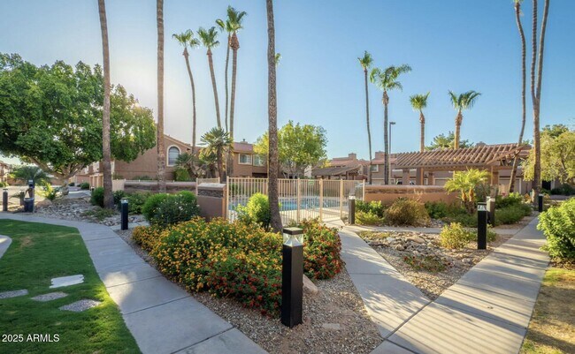 Building Photo - 5640 E Bell Rd