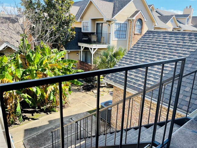 Building Photo - 2300 Old Spanish Trl