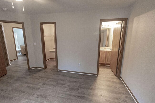 Building Photo - 2117 N Ballenger Ln