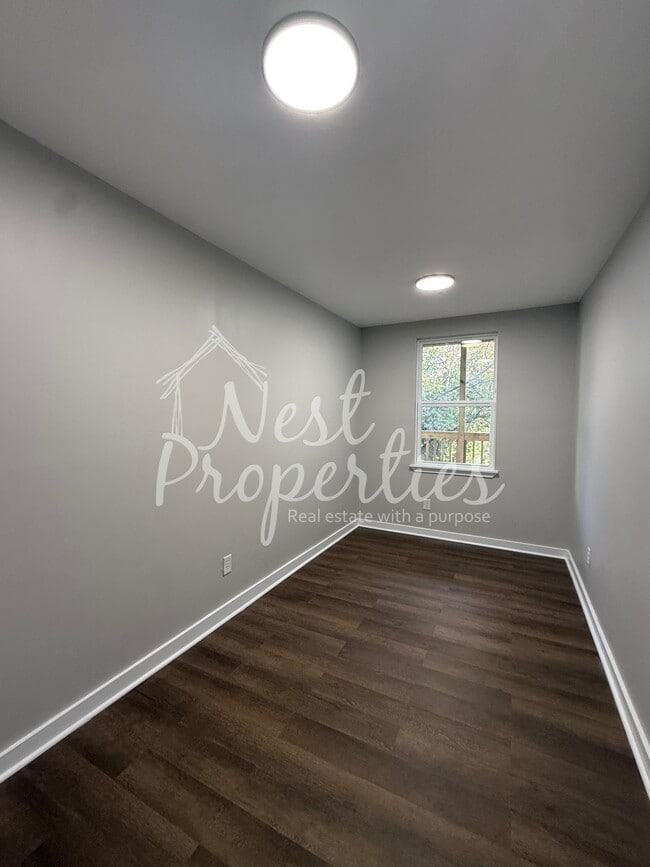 Building Photo - 233 E Cambridge Ave