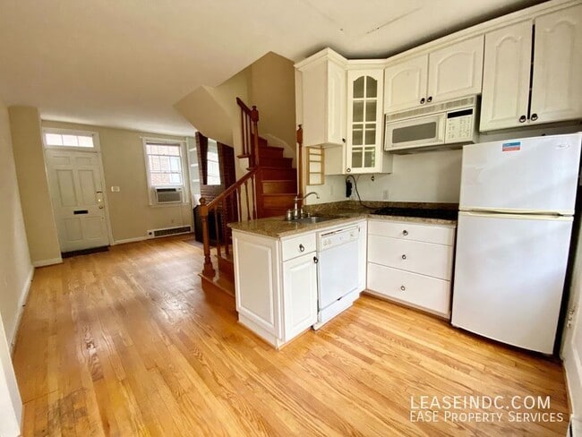 Building Photo - 3213 Cherry Hill Ln