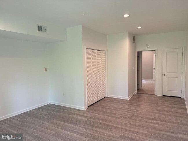 Building Photo - 139 Streamview Dr