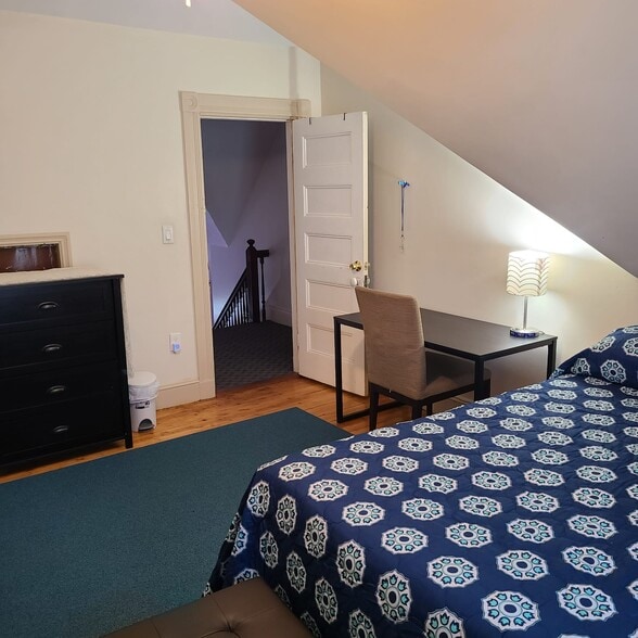 Building Photo - 35 Algonquin St