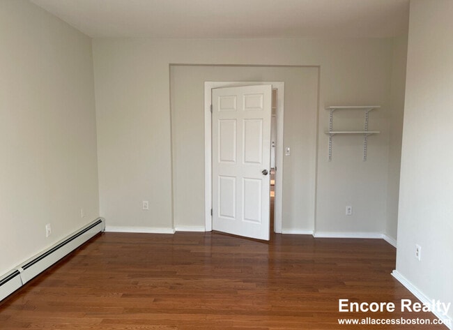 Building Photo - 75 Putnam St