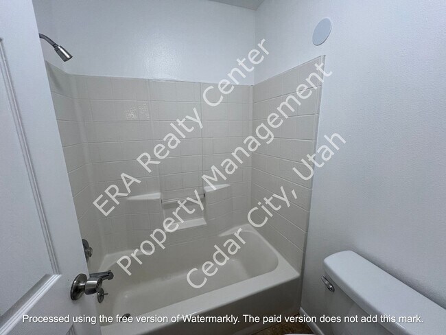 Building Photo - Move-In Bonus!  3 Bedroom - 2 bath Condo in Cedar Cove