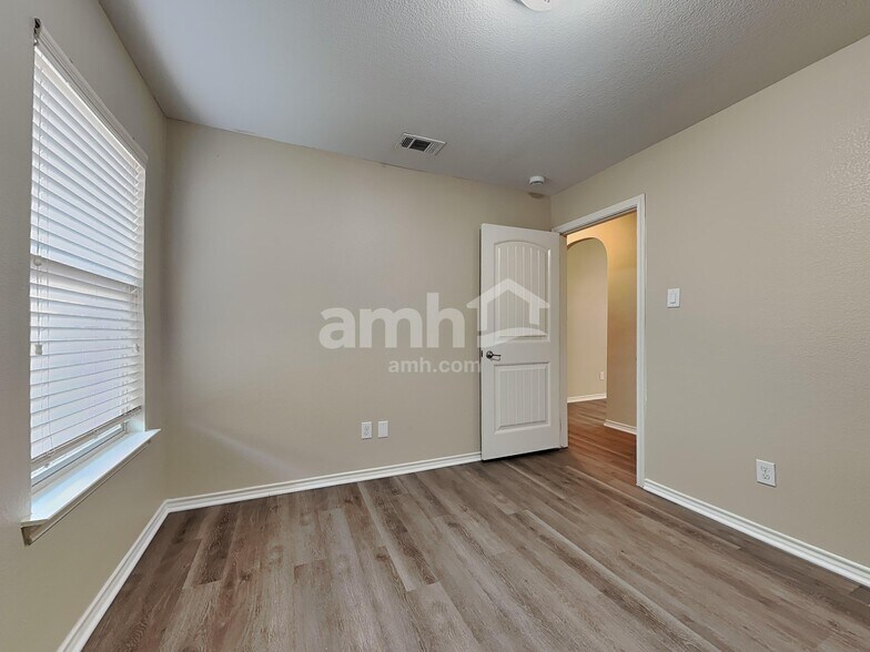 Building Photo - 5040 Britton Ridge Ln