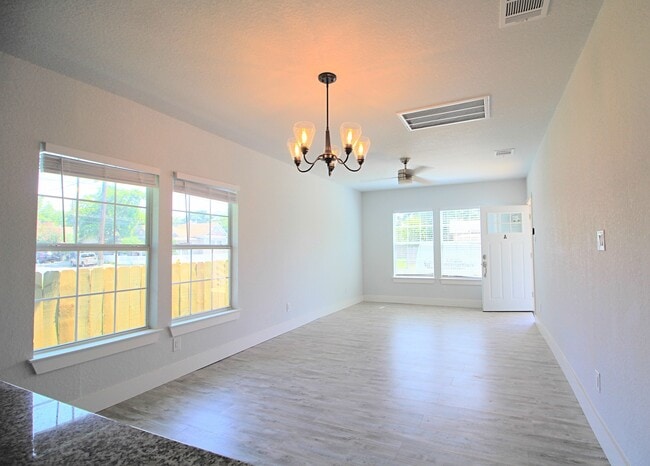 Building Photo - 707 S Olive St