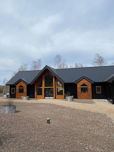 Primary Photo - 978 Lakeview Dr