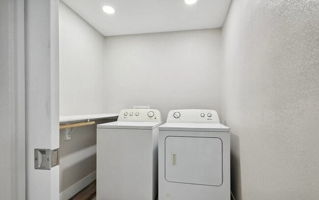 Building Photo - Central Tempe 3br