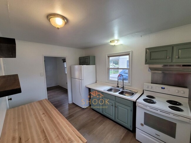 Building Photo - FLIPPED 2 BR HOME, CENTRALLY LOCATED!