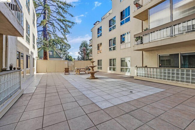 Building Photo - 66 Fairmount Ave